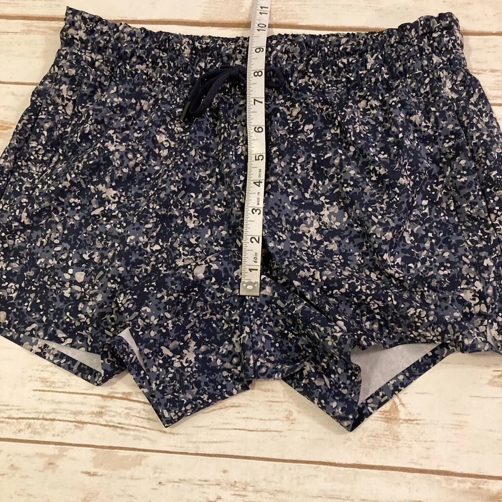 Athleta Abstract Black Confetti Print Athletic Shorts Size 4